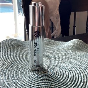 Monat Rejuveniqe light hair oil Brand New